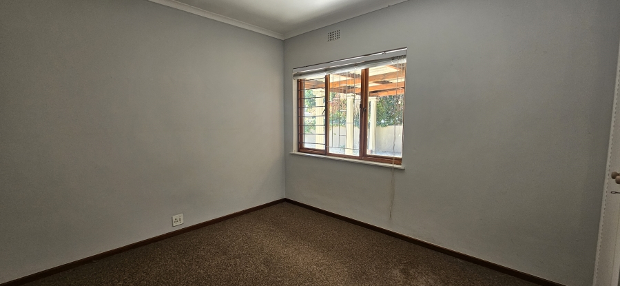 To Let 4 Bedroom Property for Rent in Lemoenkloof Western Cape